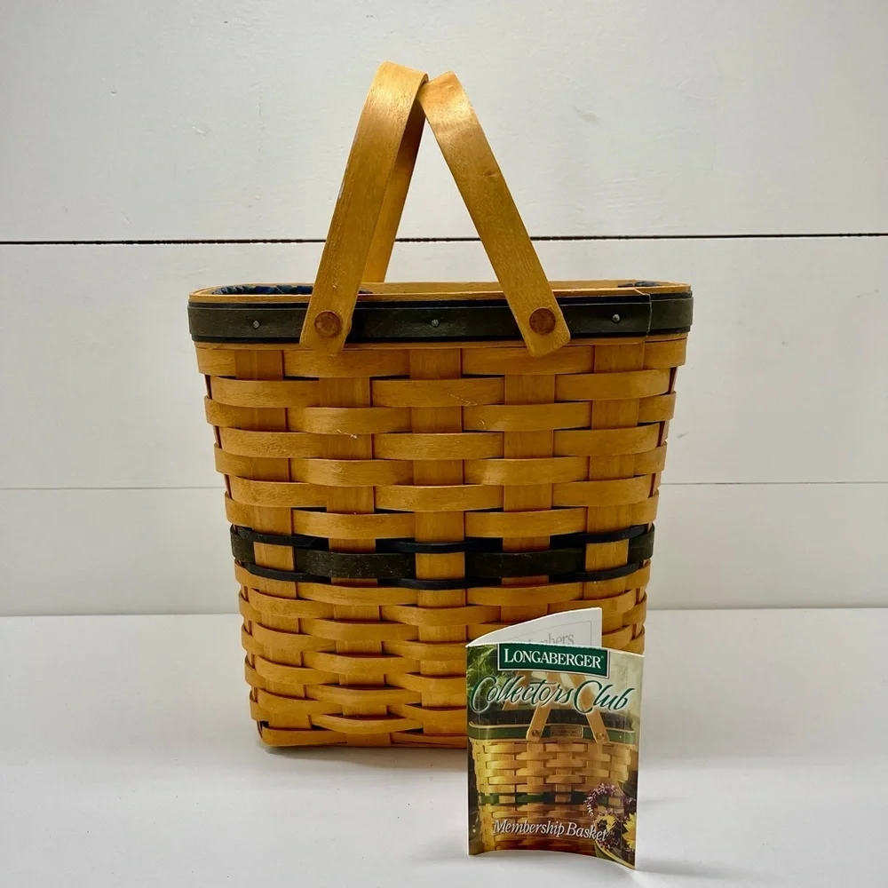 Leuenberger collectors club double handle basket with green accent fabric liner